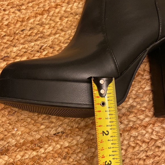 HOUSE OF HARLOW 1960
ANKLE PLATFORM
BOOTS BLACK NEW size 8/5. #2 - Picture 3 of 15